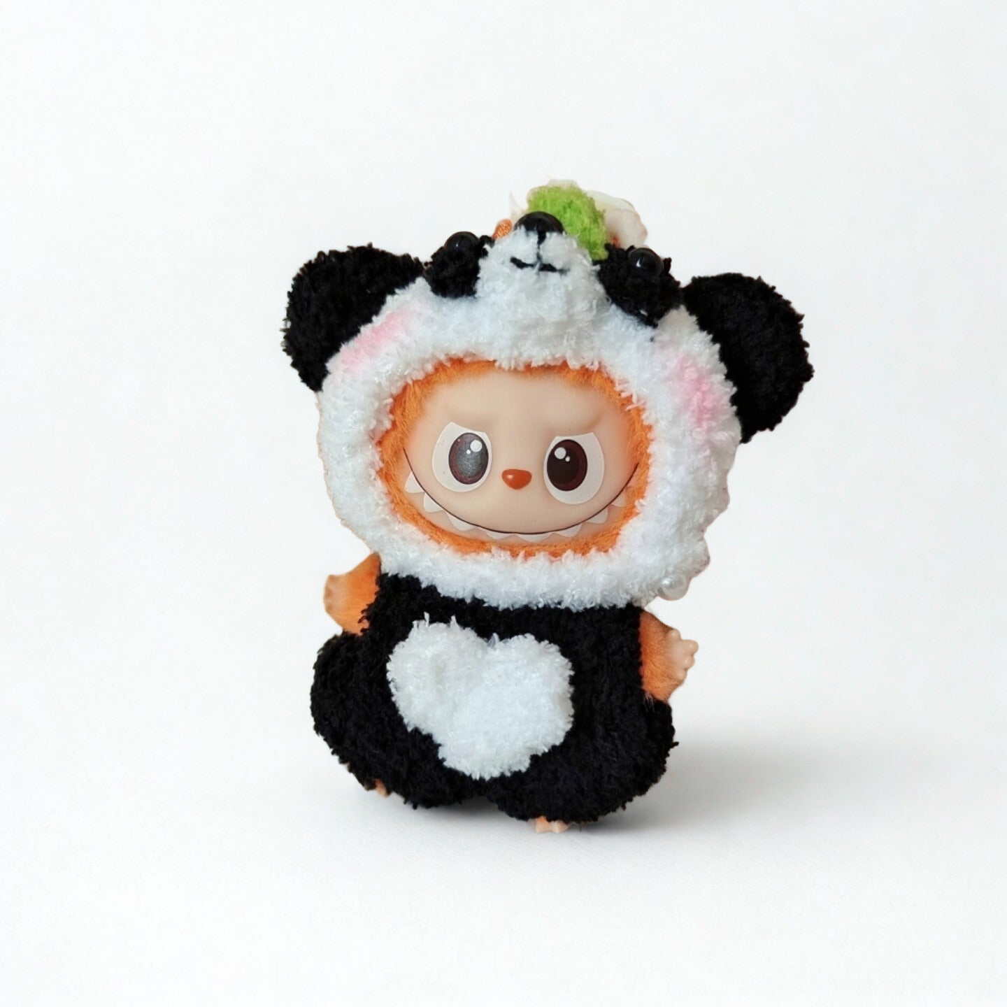 Labubu 4.0 Panda Outfit – Leaf Top Detail