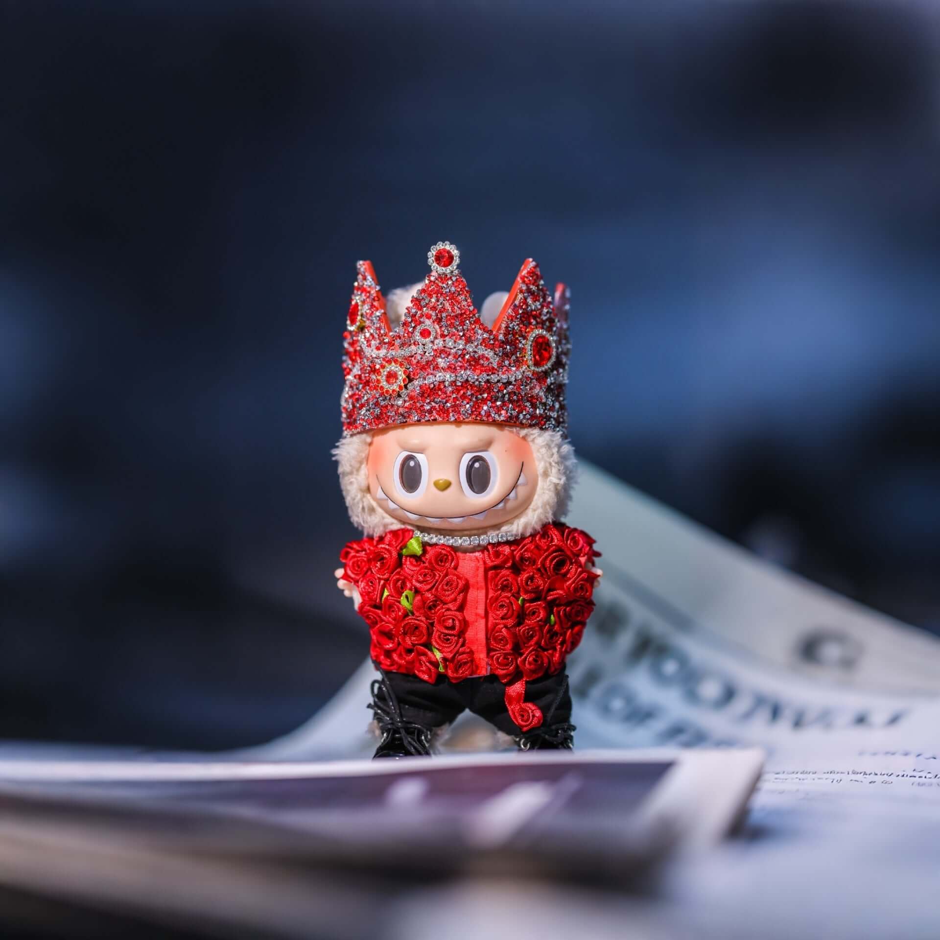 G-Dragon 赤バラ衣装 Labubu コスチューム Labubu用コスチューム G-DRAGON風バラ衣装 - メルカリ