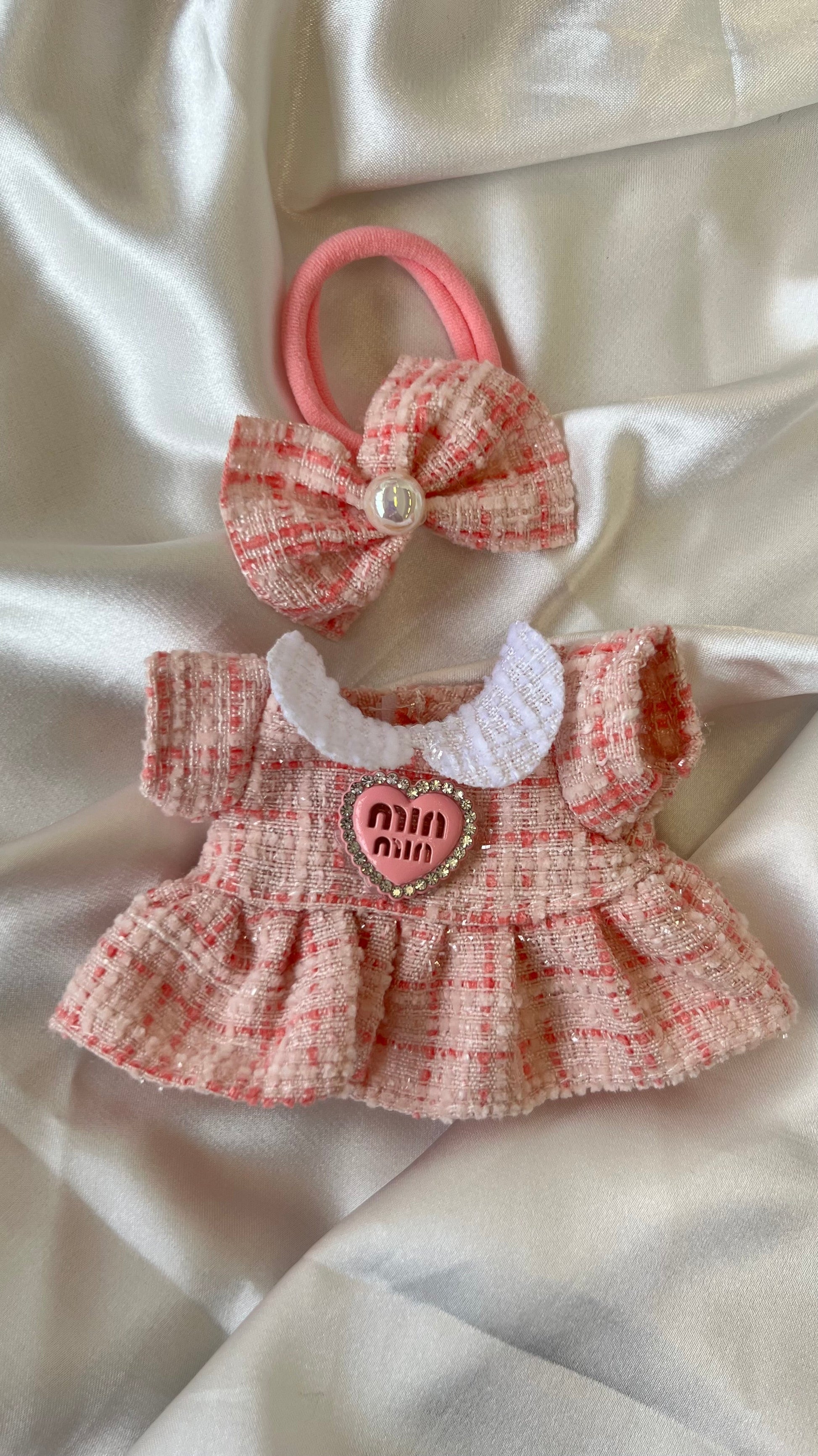 Close-up of Labubu's Peter Pan collar and bow