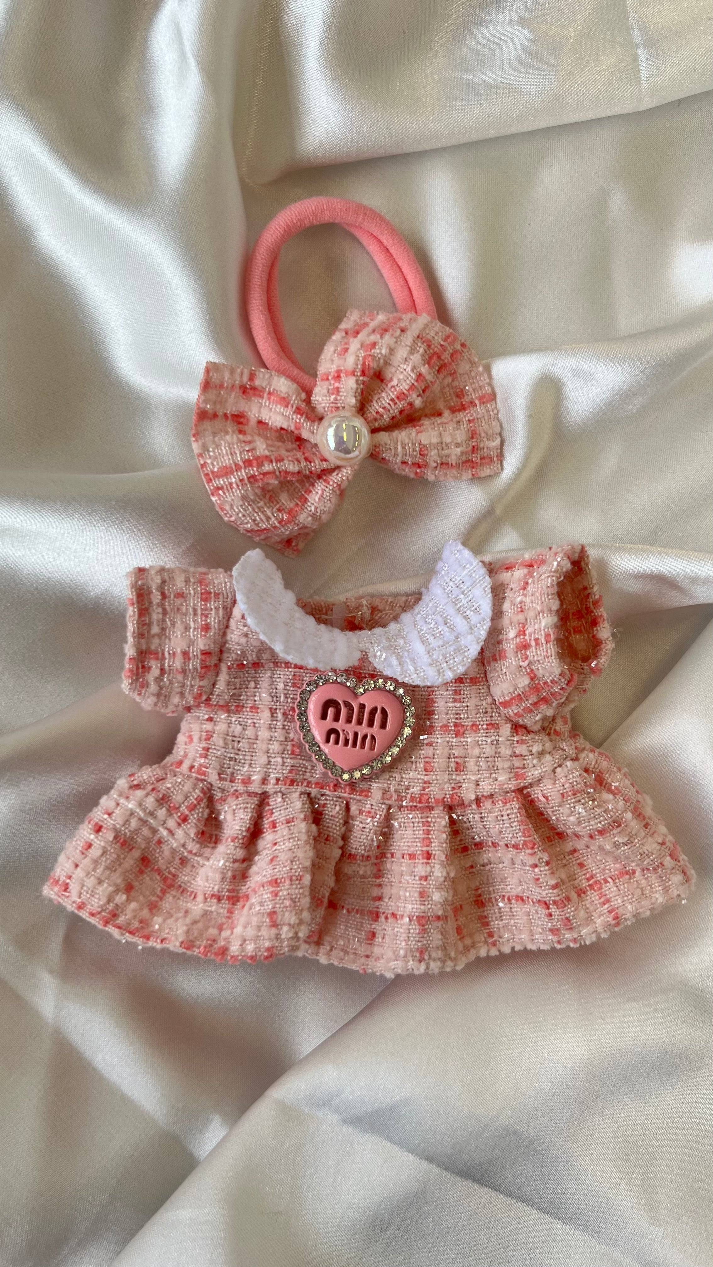 Close-up of Labubu's Peter Pan collar and bow