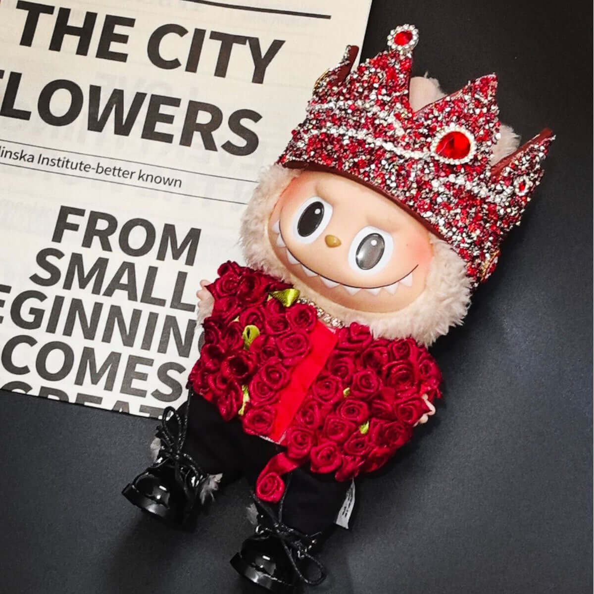 G-Dragon 赤バラ衣装 Labubu コスチューム labubu dress & labubu doll cloth – Handmade 17 cm Party